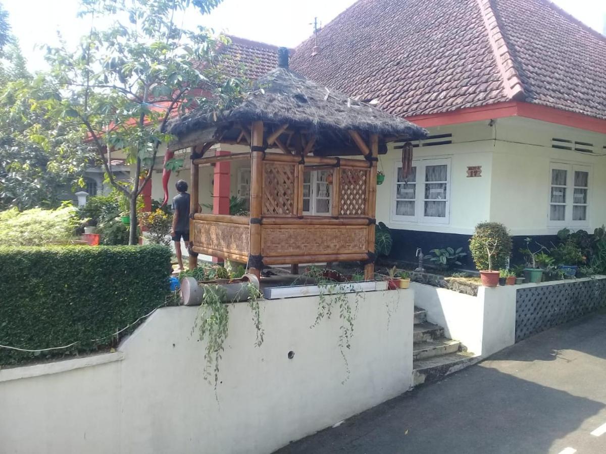 Poetri Guest House Syariah Near Kebun Raya Bogor Ngoại thất bức ảnh